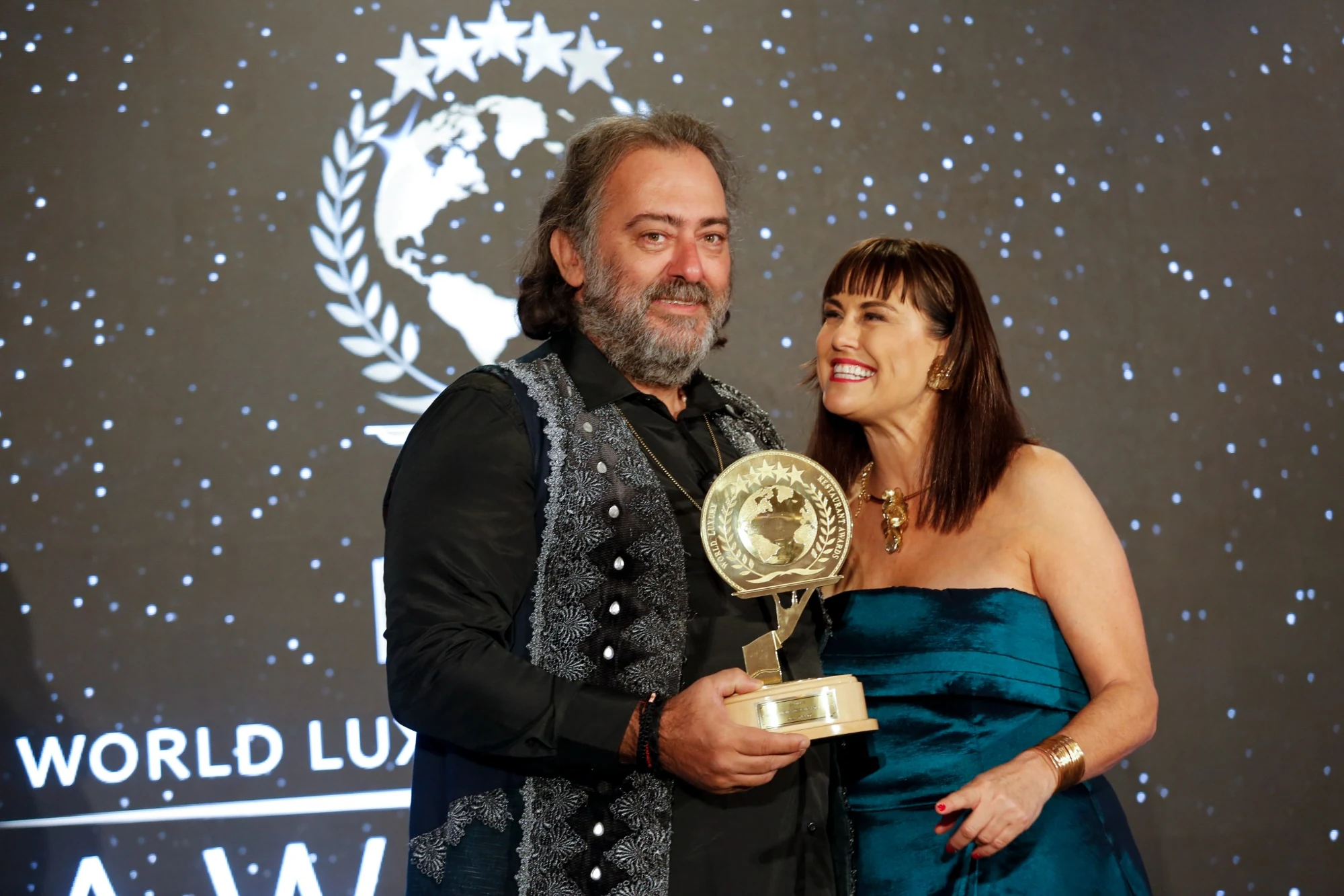 Η απονομή του τροπαίου στα World Luxury Restaurant Awards 2026